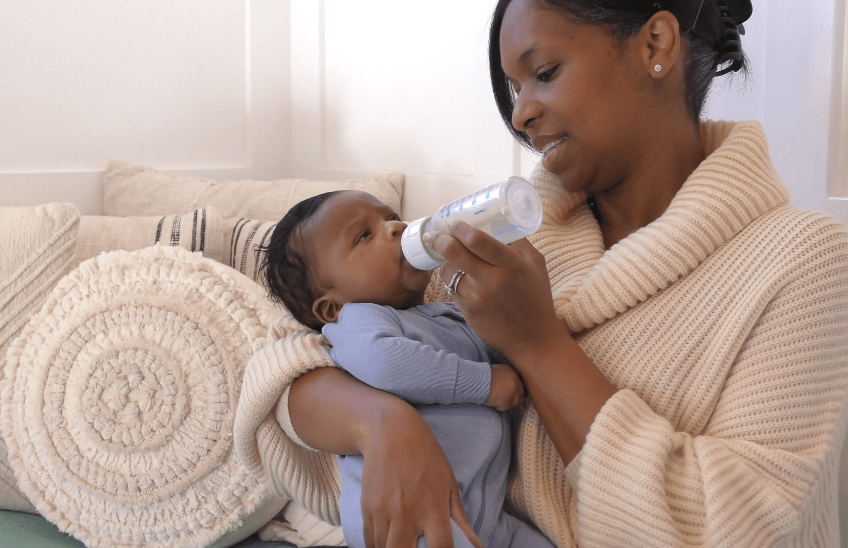 2 month old baby bottle feeding